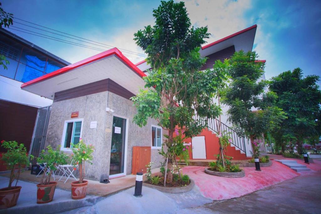 Pantip Boutique Hotel Lamphun Exteriör bild