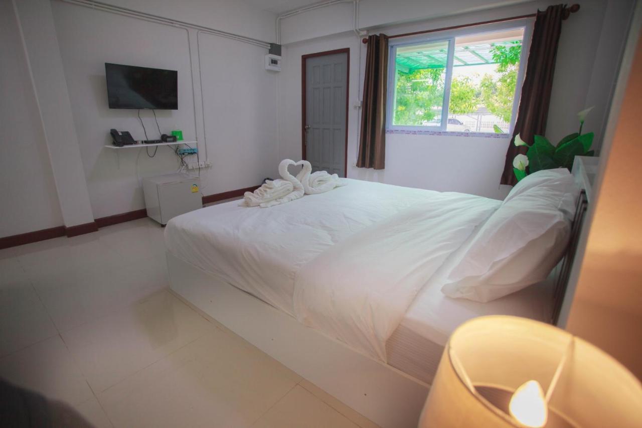 Pantip Boutique Hotel Lamphun Exteriör bild